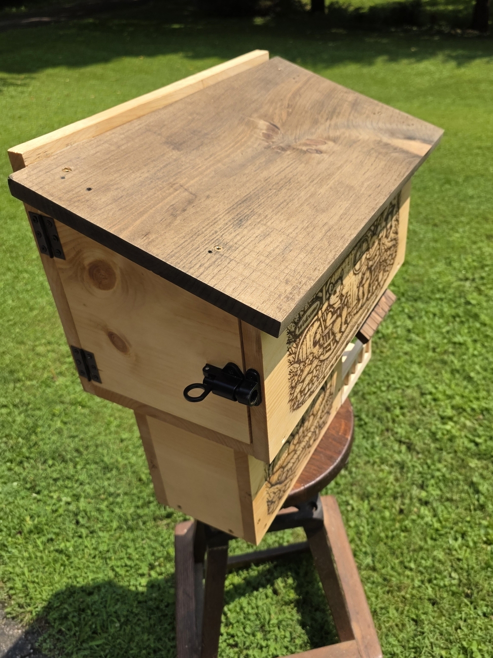 Large Squirrel House Box - Picture 7 of 10